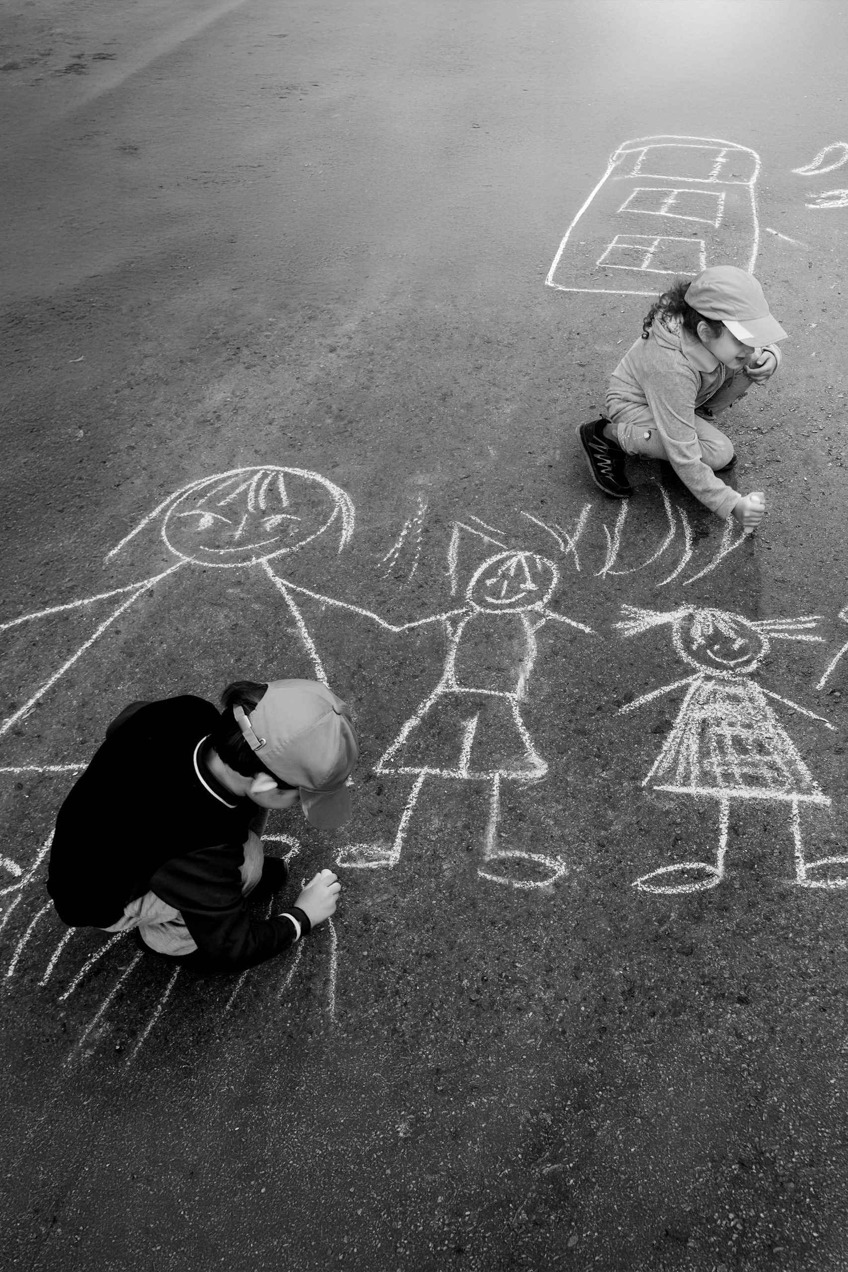 niños dibujando vertical