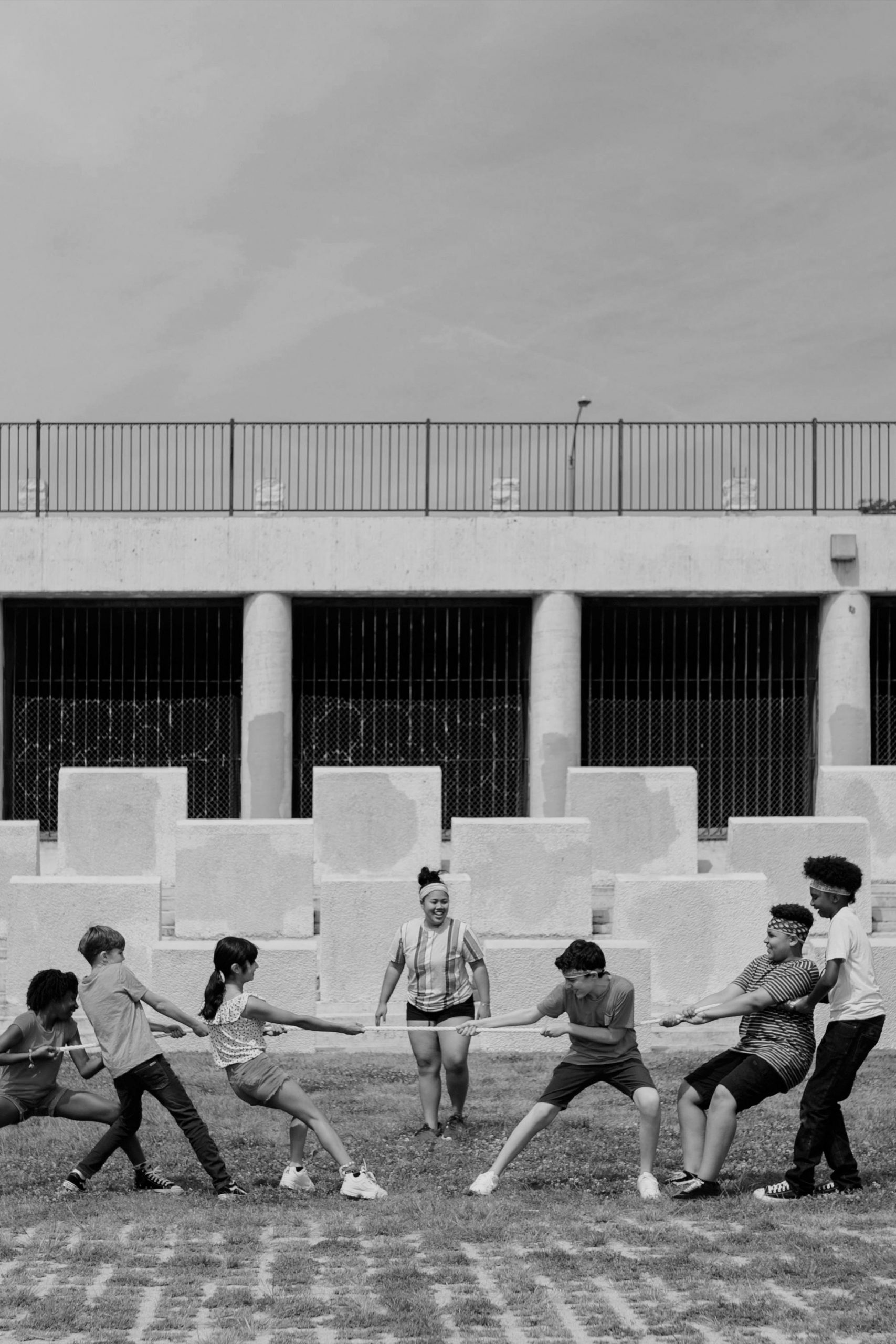 niños sokatira vertical